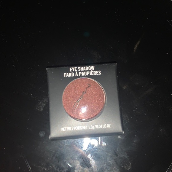 Mac eyeshadow singles - Picture 1 of 2